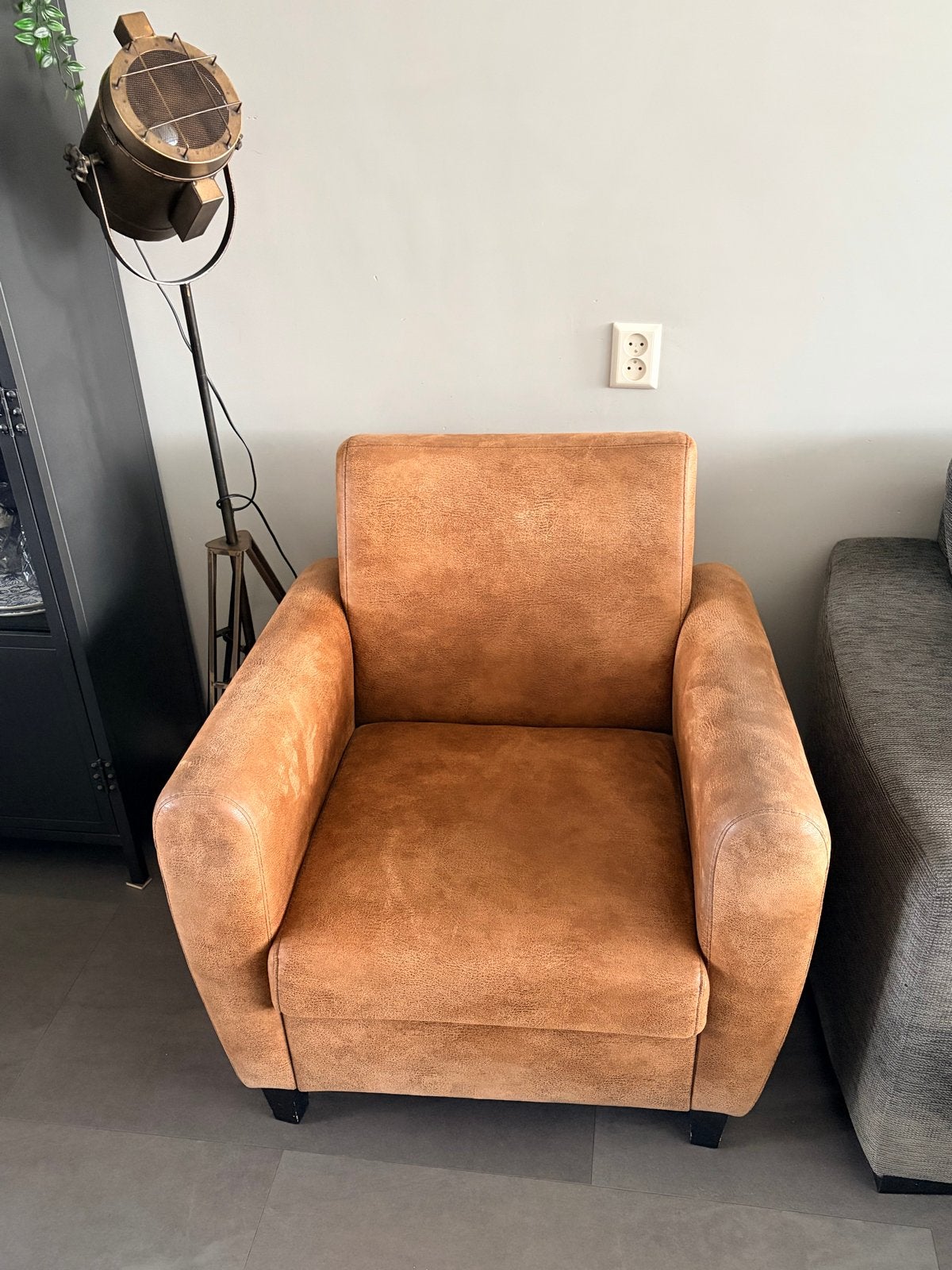 Comfortabele fauteuil in cognac kleur, Ophalen, Zo goed als nieuw, Stof, 75 tot 100 cm