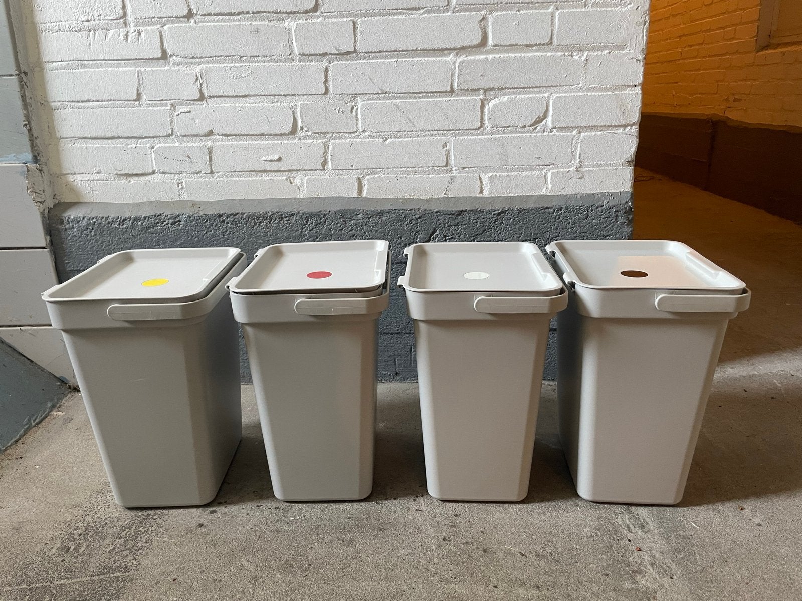 4x IKEA Hallbar afvalbakken 10L met deksel, Huis en Inrichting, Woonaccessoires | Prullenbakken, Ophalen, Kunststof, Zo goed als nieuw
