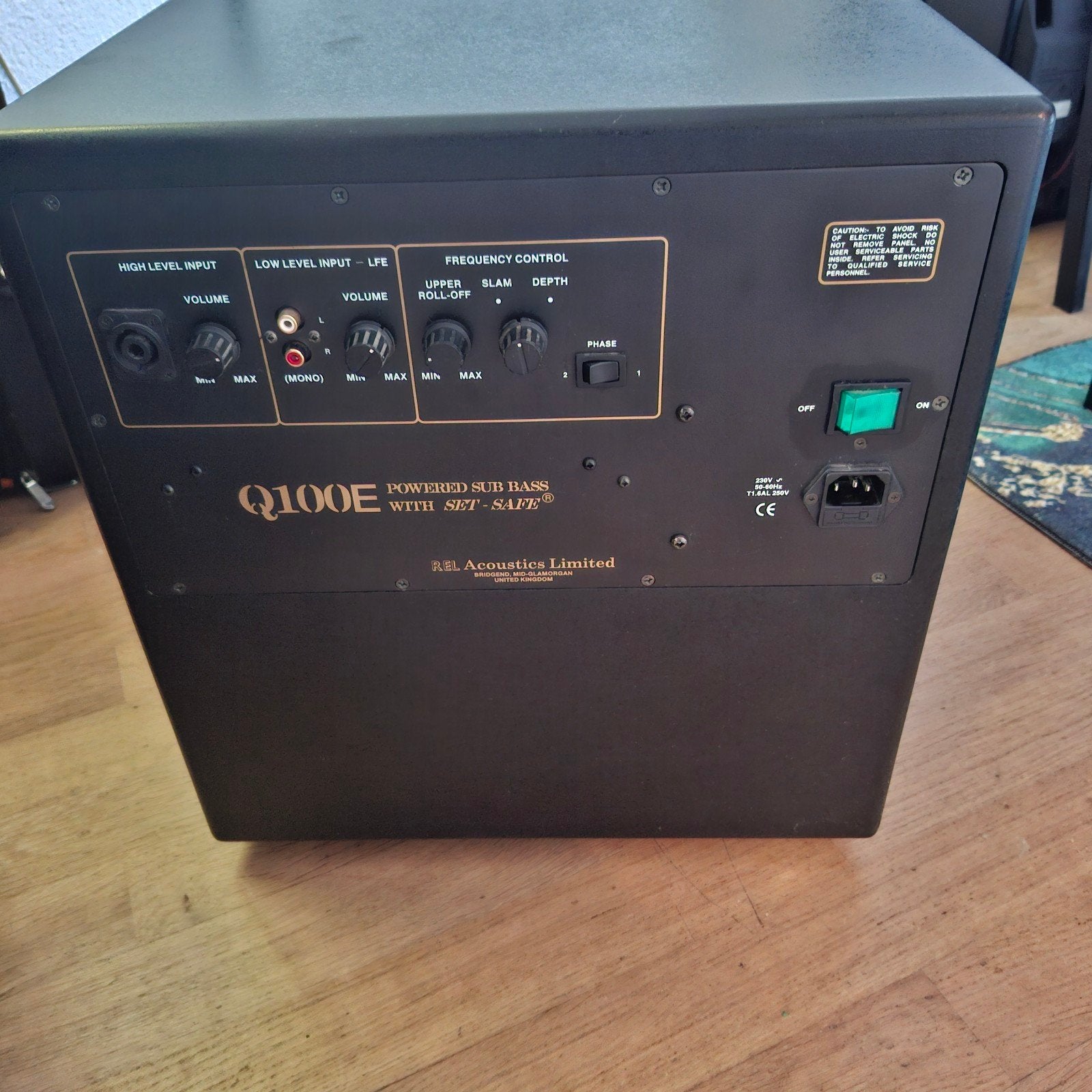 REL Q100E Subwoofer - Krachtige Bass voor Thuisbioscoop, Gebruikt, Subwoofer, 120 watt of meer, Ophalen