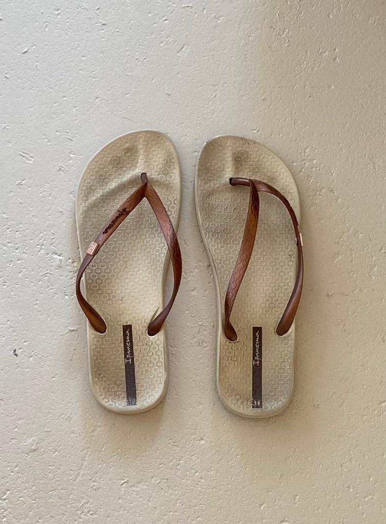 Teenslippers van het merk Ipanema in maat 39, Slippers, Beige, Ophalen of Verzenden, Ipanema
