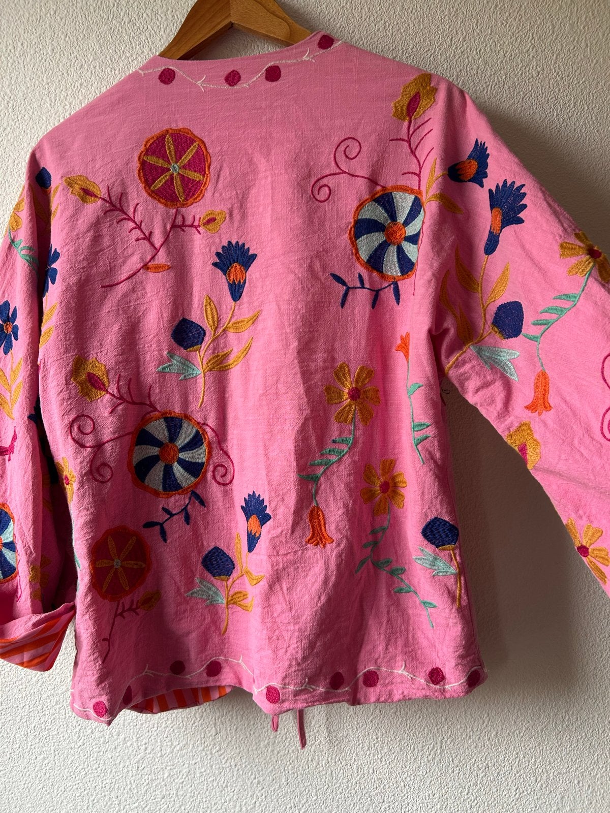 Roze jasje met kleurrijk borduurwerk( like Sissel Edelbo), Ophalen of Verzenden, Maat 38/40 (M), Roze, Jasje