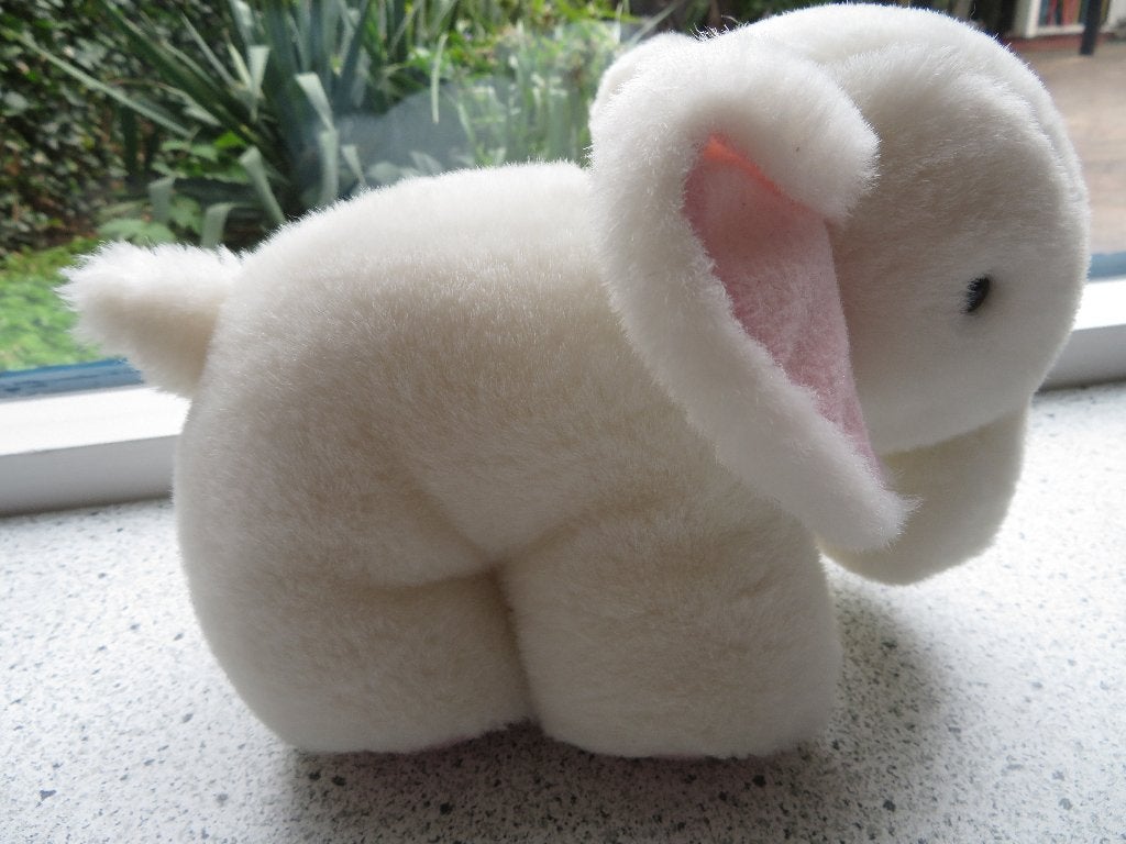 Olifant van Kleenex vintage wit pluche roze voetzolen oren, Gebruikt, Ophalen of Verzenden, Wasbaar, Olifant