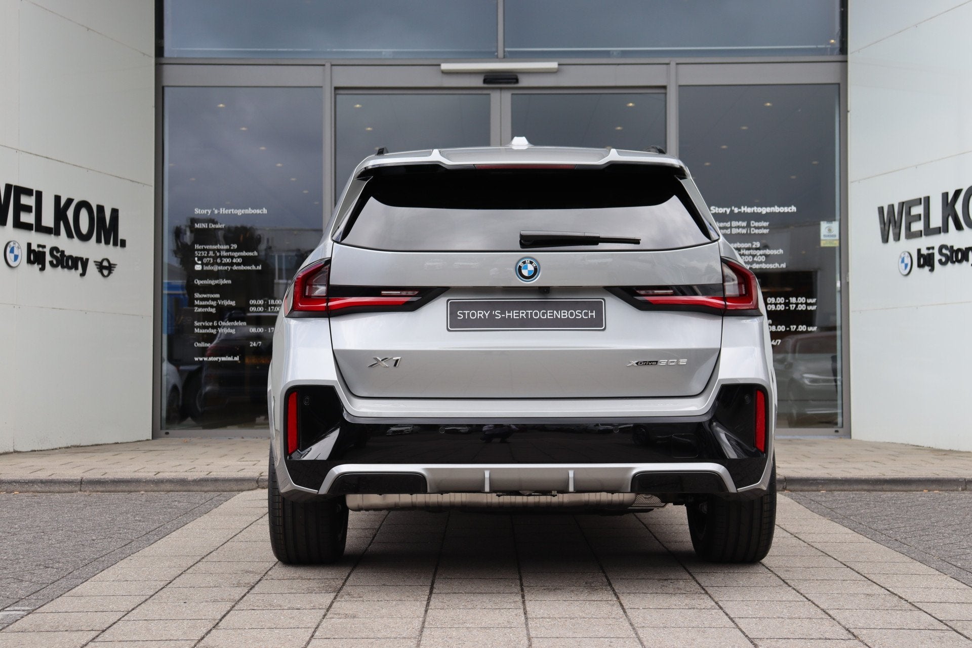 BMW X1 xDrive30e M Sport Automaat / Panoramadak / Trekhaak /, Auto's, Zwart, Leder, Bedrijf, Hybride Elektrisch/Benzine