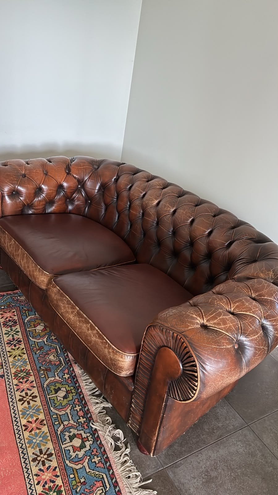 Vintage Chesterfield 2-zitsbank - Bruin Leer, Gebruikt, 150 tot 200 cm, Tweepersoons, Ophalen of Verzenden