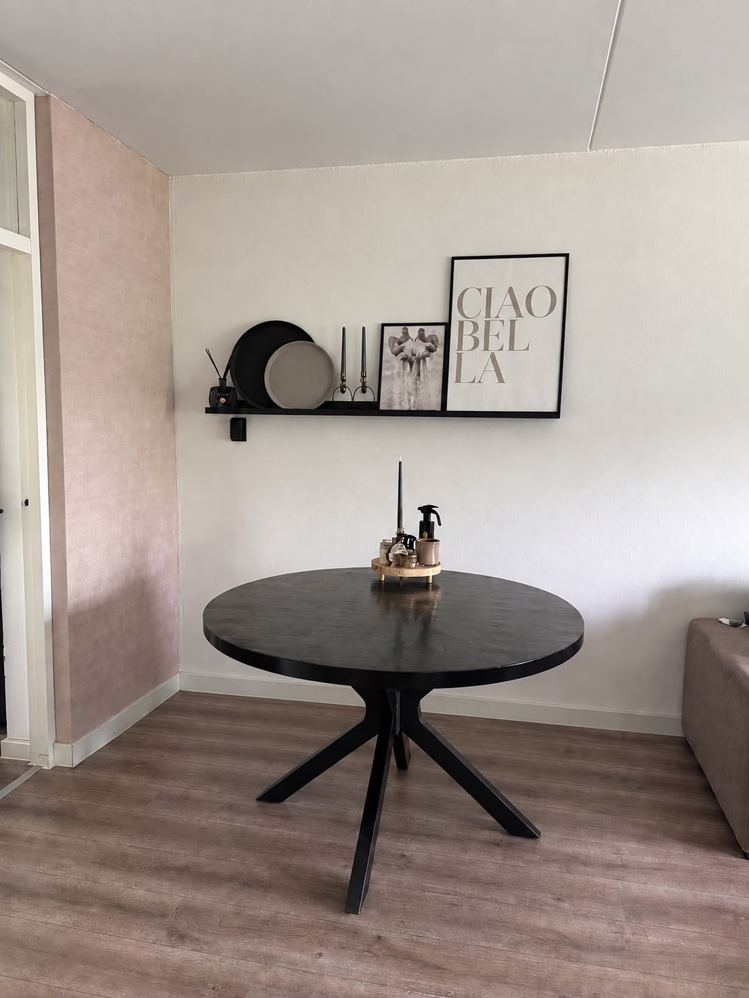 Zwarte eettafel, tv-meubel, wandplanken en fotolijsten, Ophalen, Zo goed als nieuw, Rond, 100 tot 150 cm