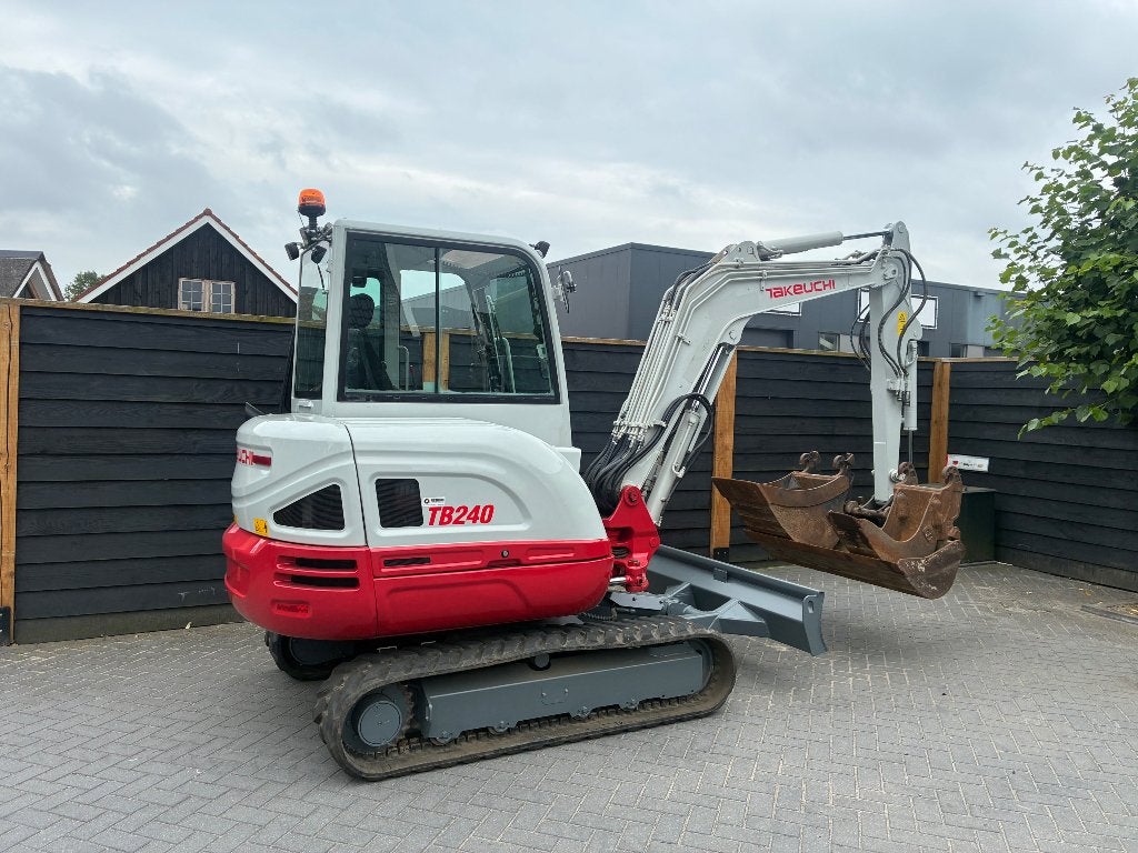Takeuchi TB240, Ophalen, Graafmachine
