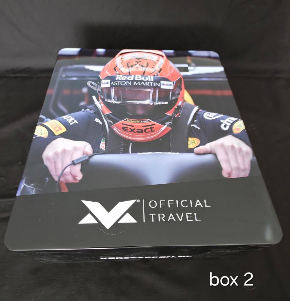 Max Verstappen Red Bull F1 Official Travel Box 2019, Ophalen of Verzenden, Zo goed als nieuw, Formule 1