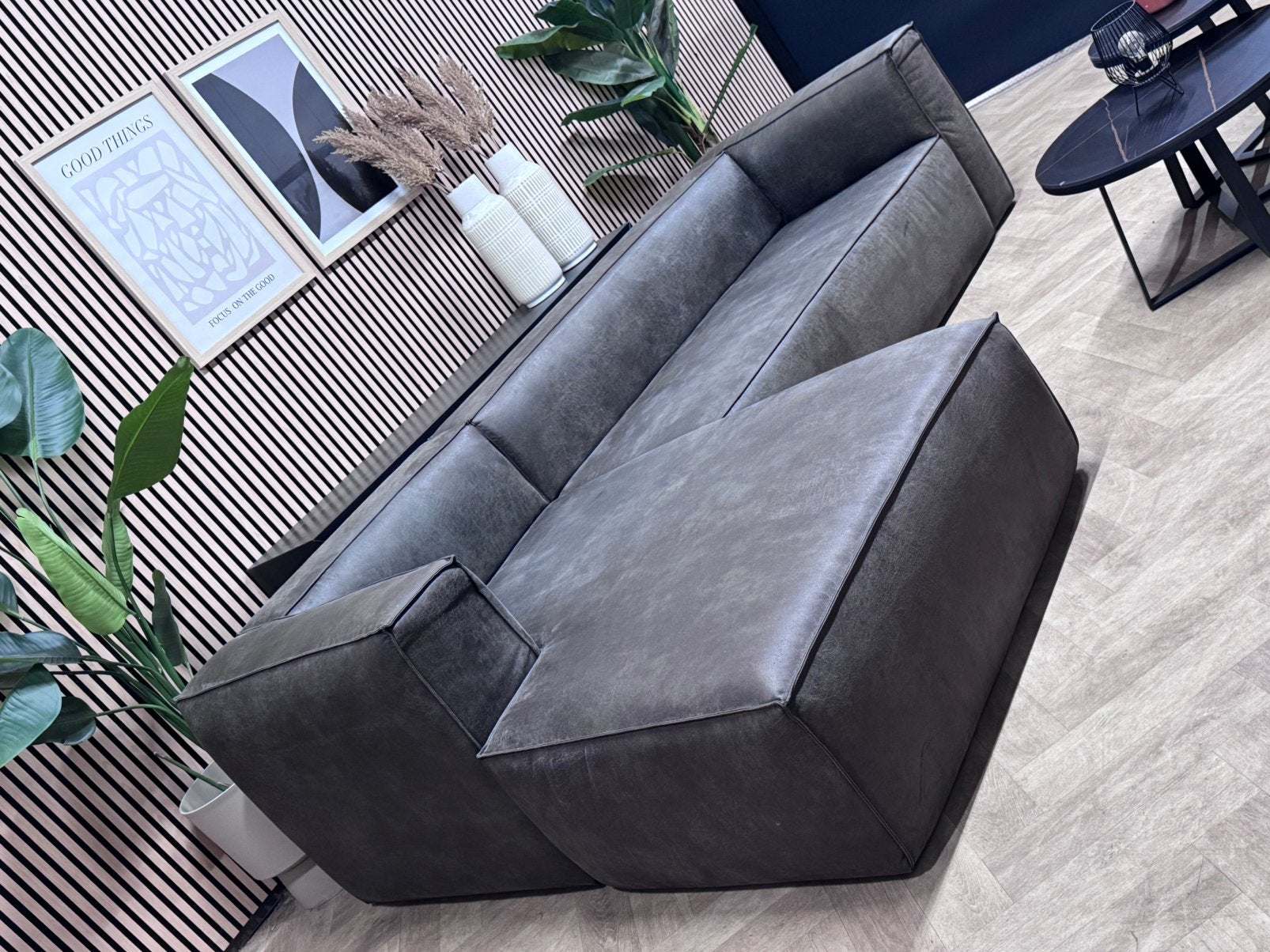 ZGAN WOOOD Bean Hoekbank Microleer - Antracietgrijs -302x175, Hoekbank, 300 cm of meer, Ophalen of Verzenden, Zo goed als nieuw