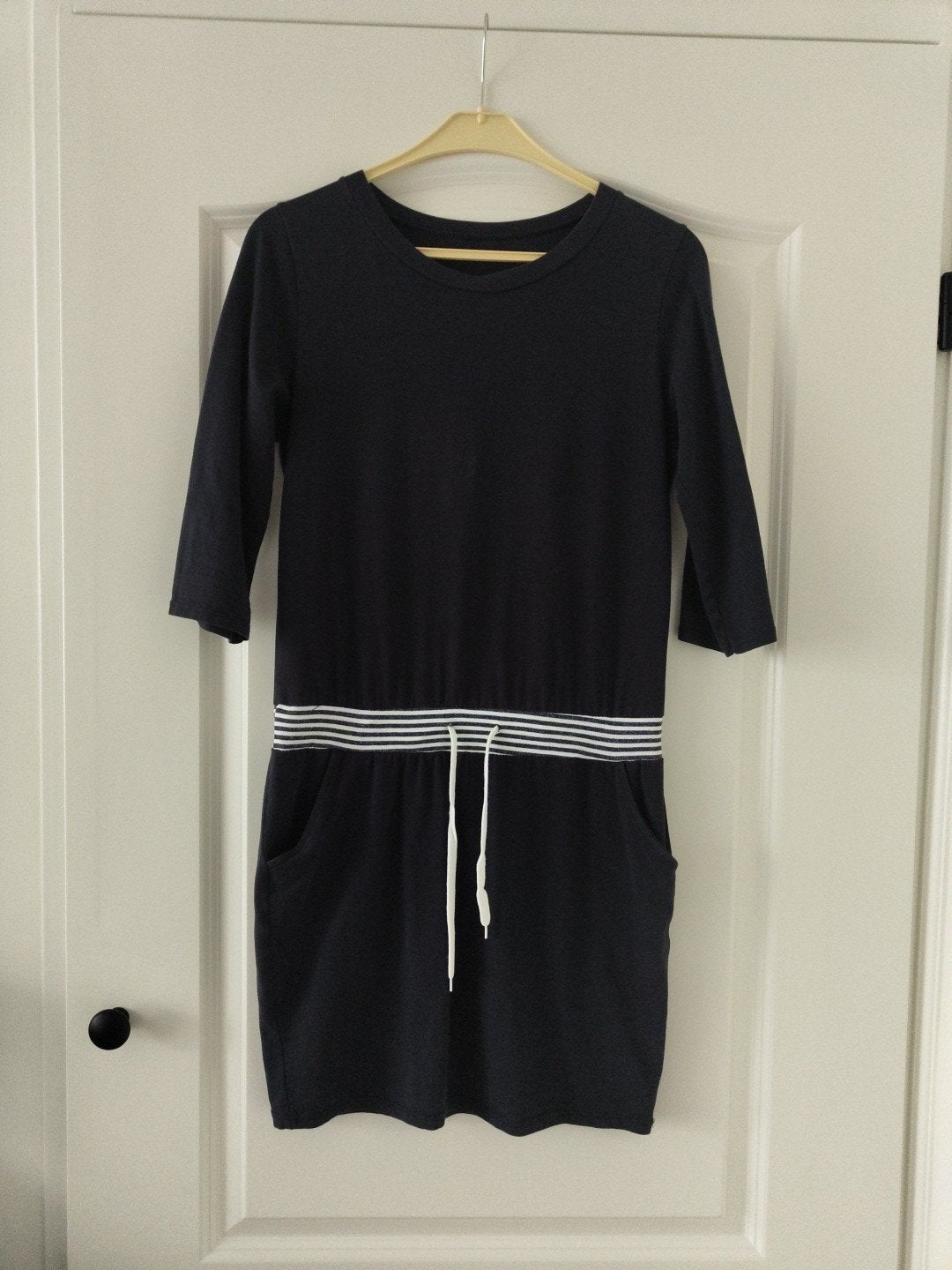Donkerblauw sportief jurkje mt m boven de knie 3 kwart mouw, Maat 38/40 (M), Blauw, Ophalen of Verzenden, Gedragen