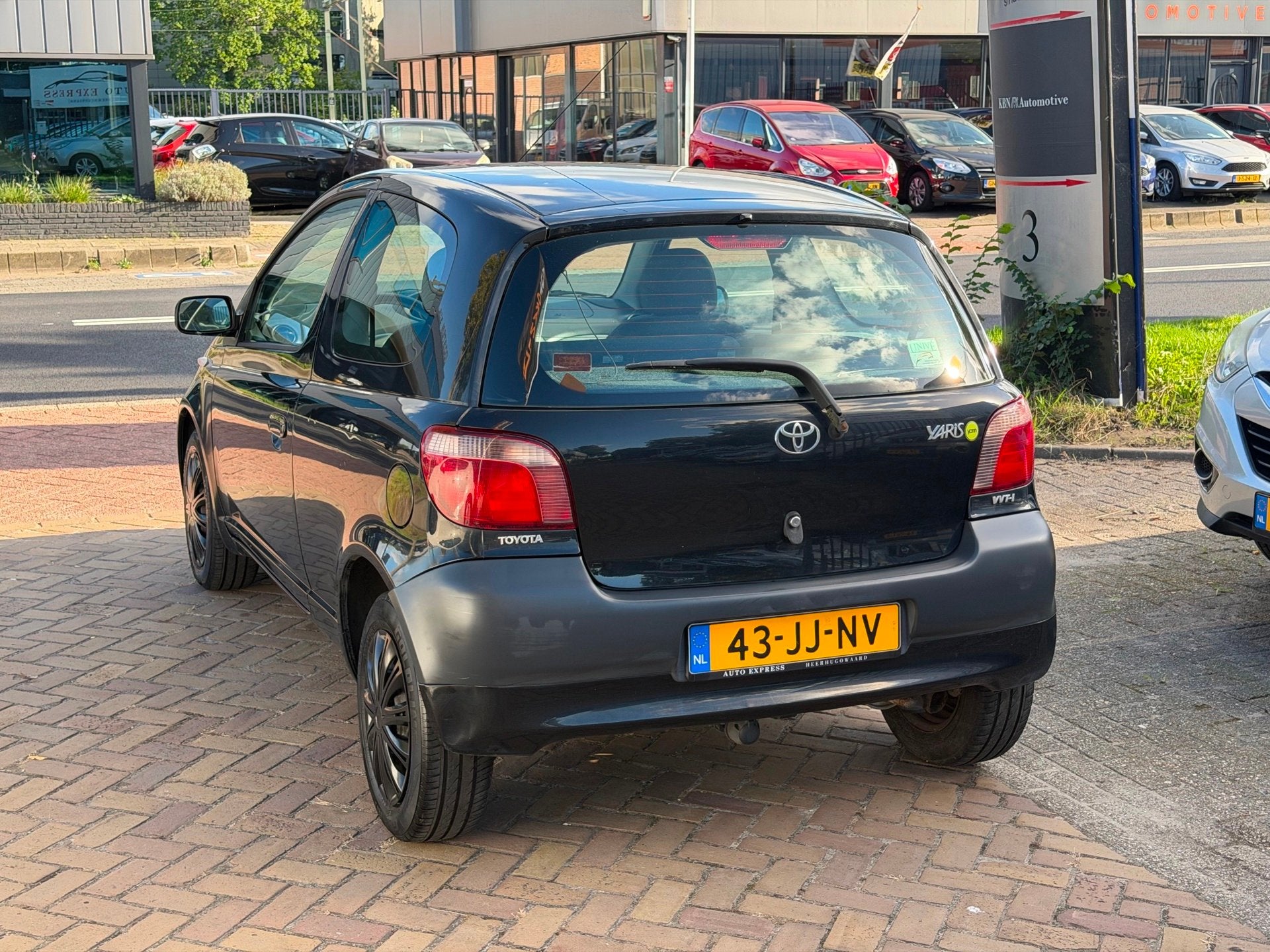 Toyota Yaris 1.0-16V VVT-i YORIN/Stuurbekrachtiging/Nap/Nieu, Dealer onderhouden, Gebruikt, 4 cilinders, 400 kg