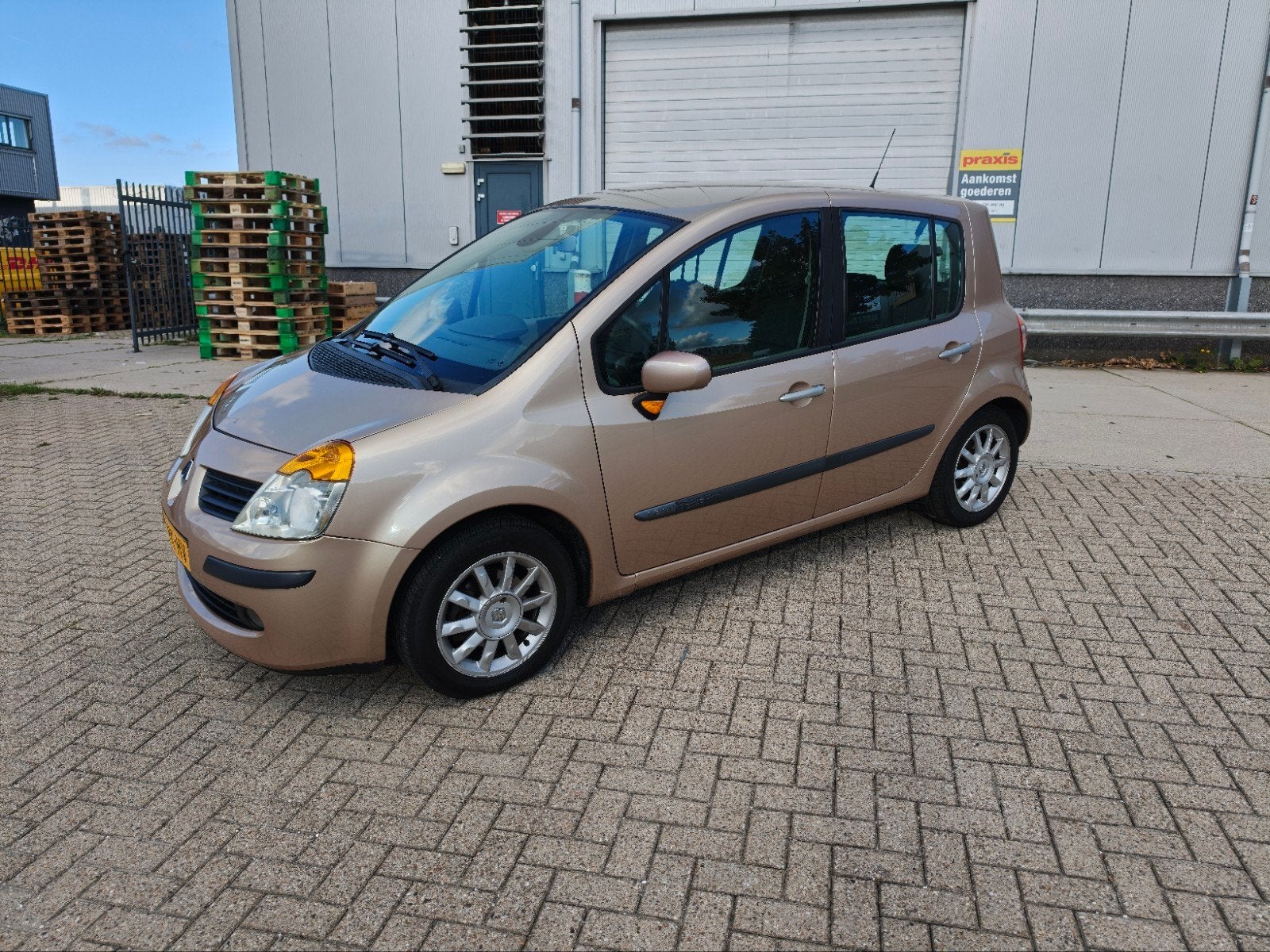 Renault Modus 1.6 i Bj 2005 Automaat Airco Pdc Nap Apk !!, Auto's, Stof, Zwart, 4 cilinders, Parkeersensor