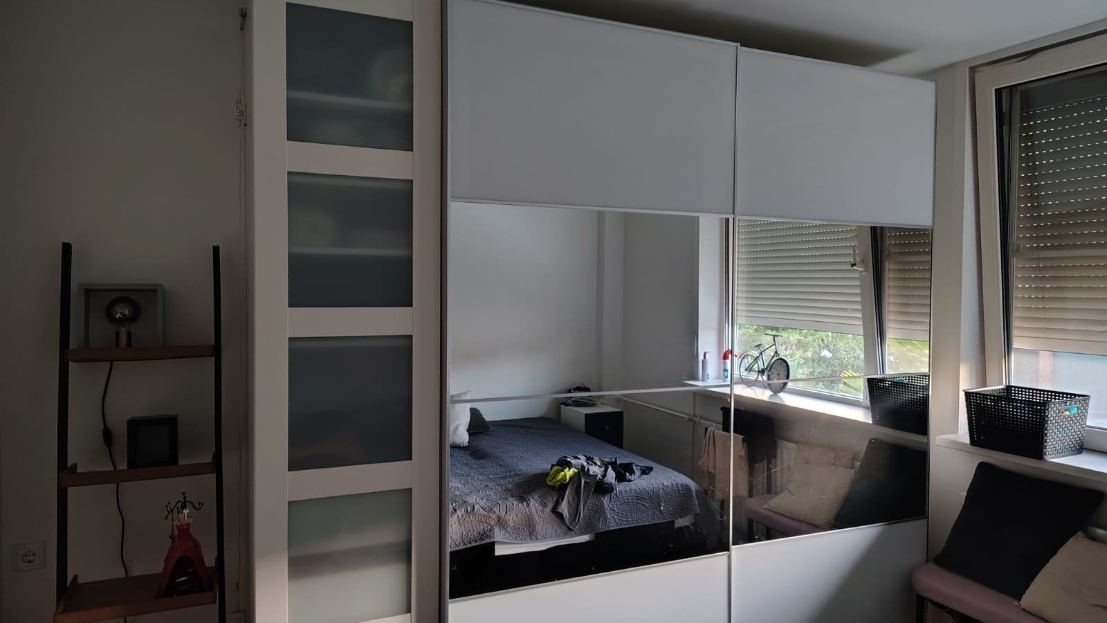 Witte kledingkast met verlichting en spiegeldeuren, Ophalen, Overige materialen, Met deur(en), Modern, functioneel