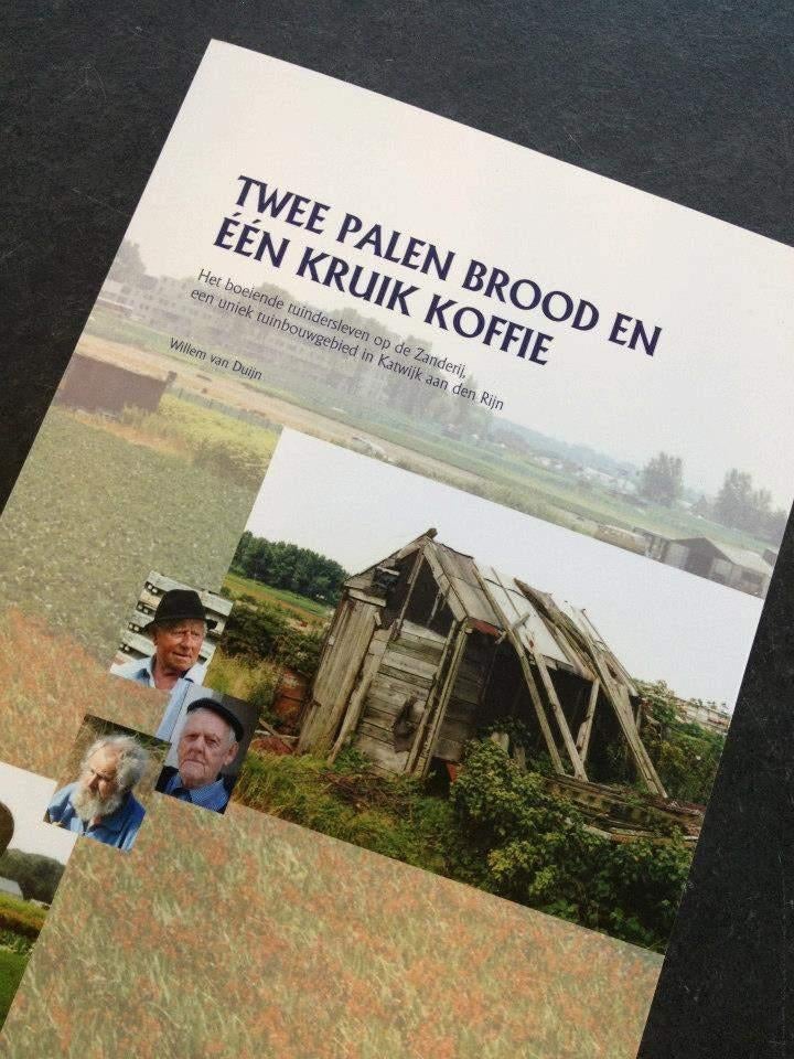 Twee palen brood en één kruik koffie, Ophalen of Verzenden, 20e eeuw of later, Zo goed als nieuw