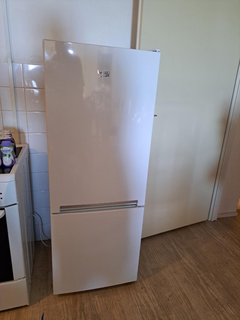 Beko RCSA225K20W - Vrijstaande Koel vries combinatie - Wit, Witgoed en Apparatuur, Koelkasten en IJskasten, Ophalen, 200 liter of meer
