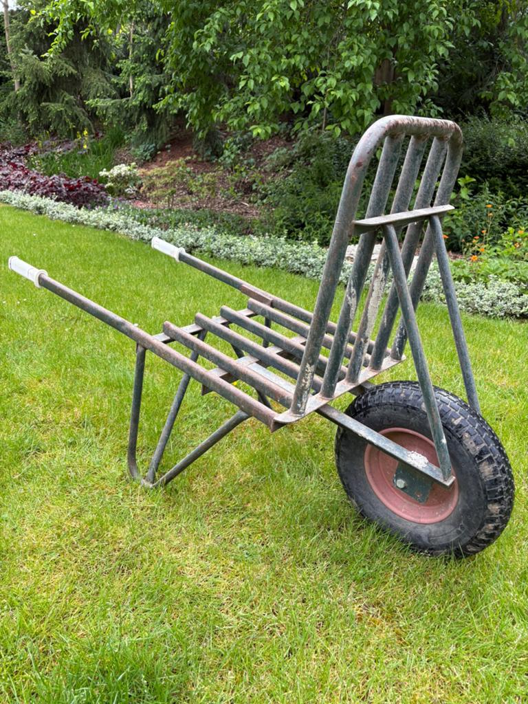 Te huur steenkruiwagen, Ophalen