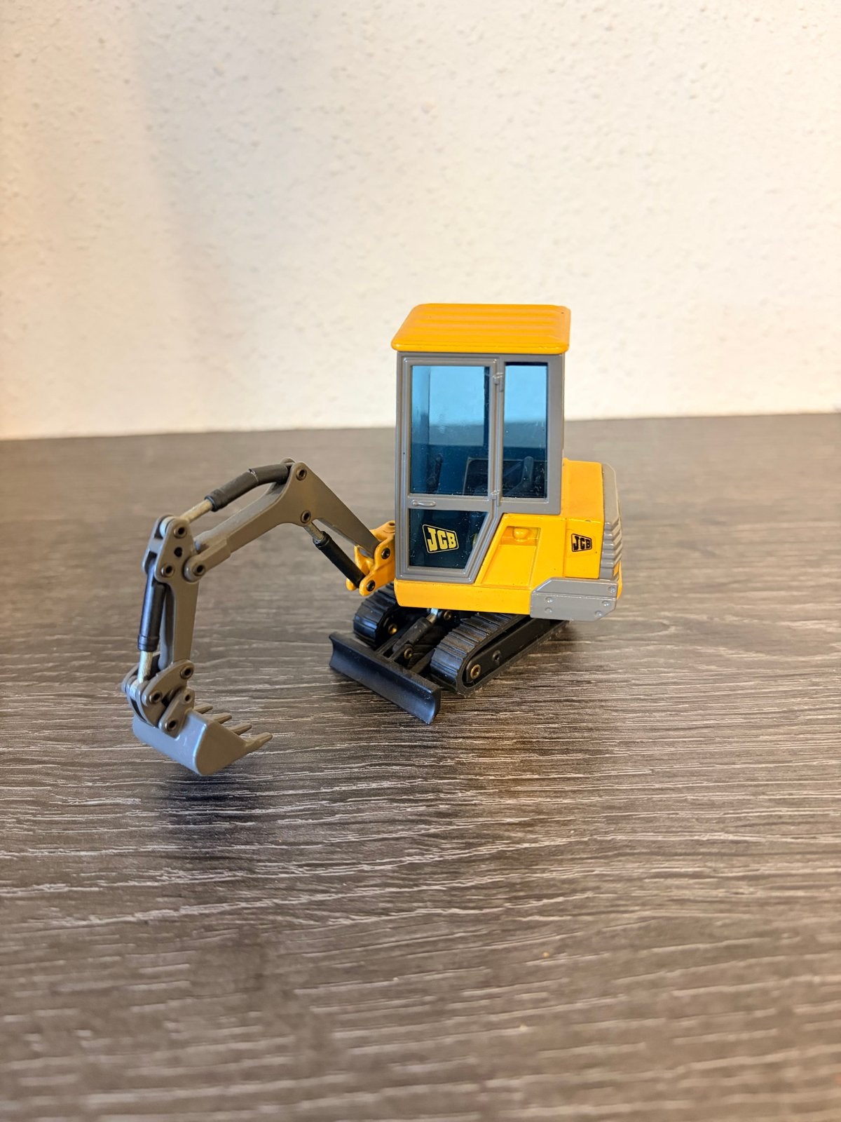 JCB Graafmachine Speelgoedmodel - Geel, Ophalen of Verzenden, Gebruikt
