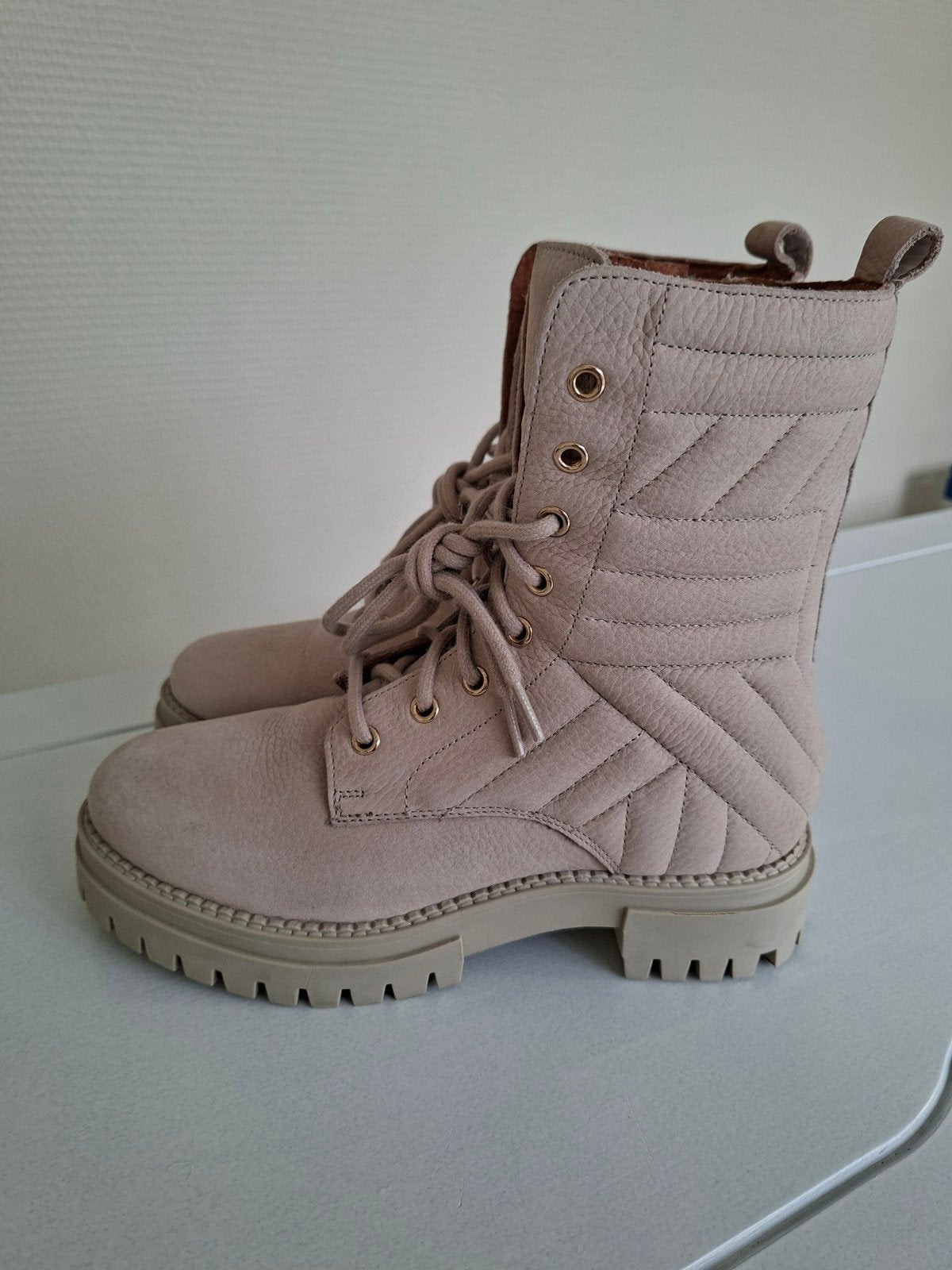 Nieuwe stoere dames enkellaarzen, Shoecolate, Beige, Nieuw, Ophalen of Verzenden