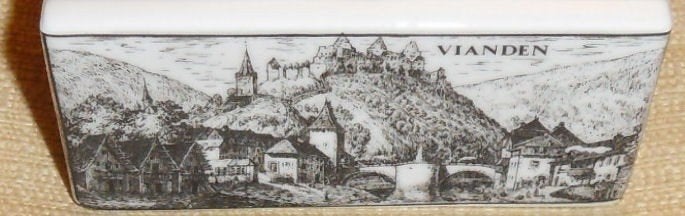 Vianden Luxemburg asbak 11 x 5 cm heel mooi exemplaar, Ophalen of Verzenden, Zo goed als nieuw, Gebruiksvoorwerp