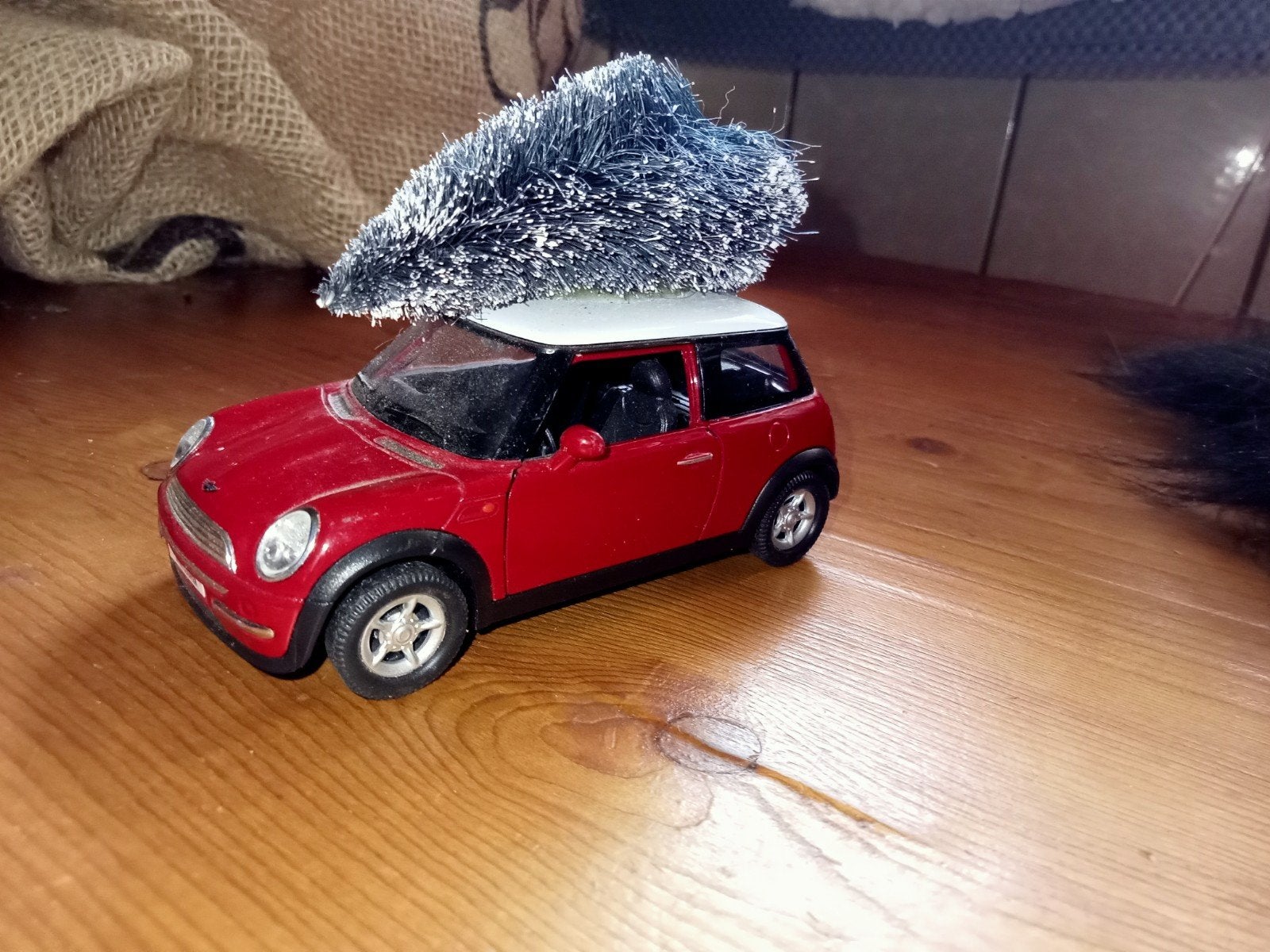 Leuke Mini met kerstboom op het dak, Ophalen of Verzenden, Zo goed als nieuw, Auto