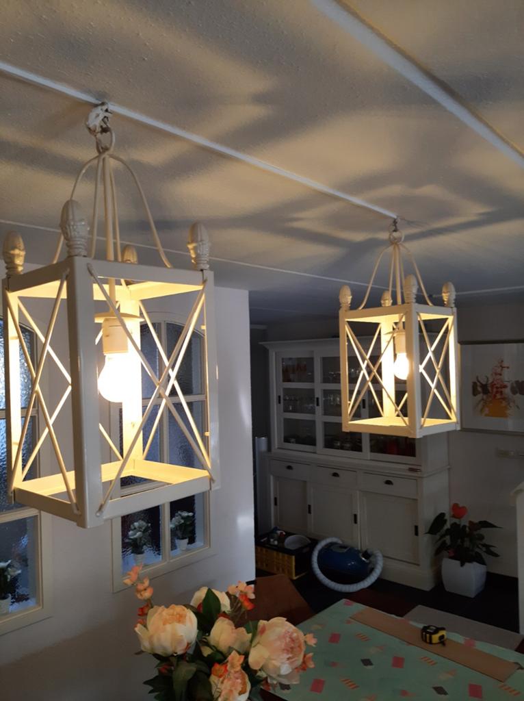 2 Landelijke Hanglampen, Ecru Metaal met Glas, Ophalen of Verzenden