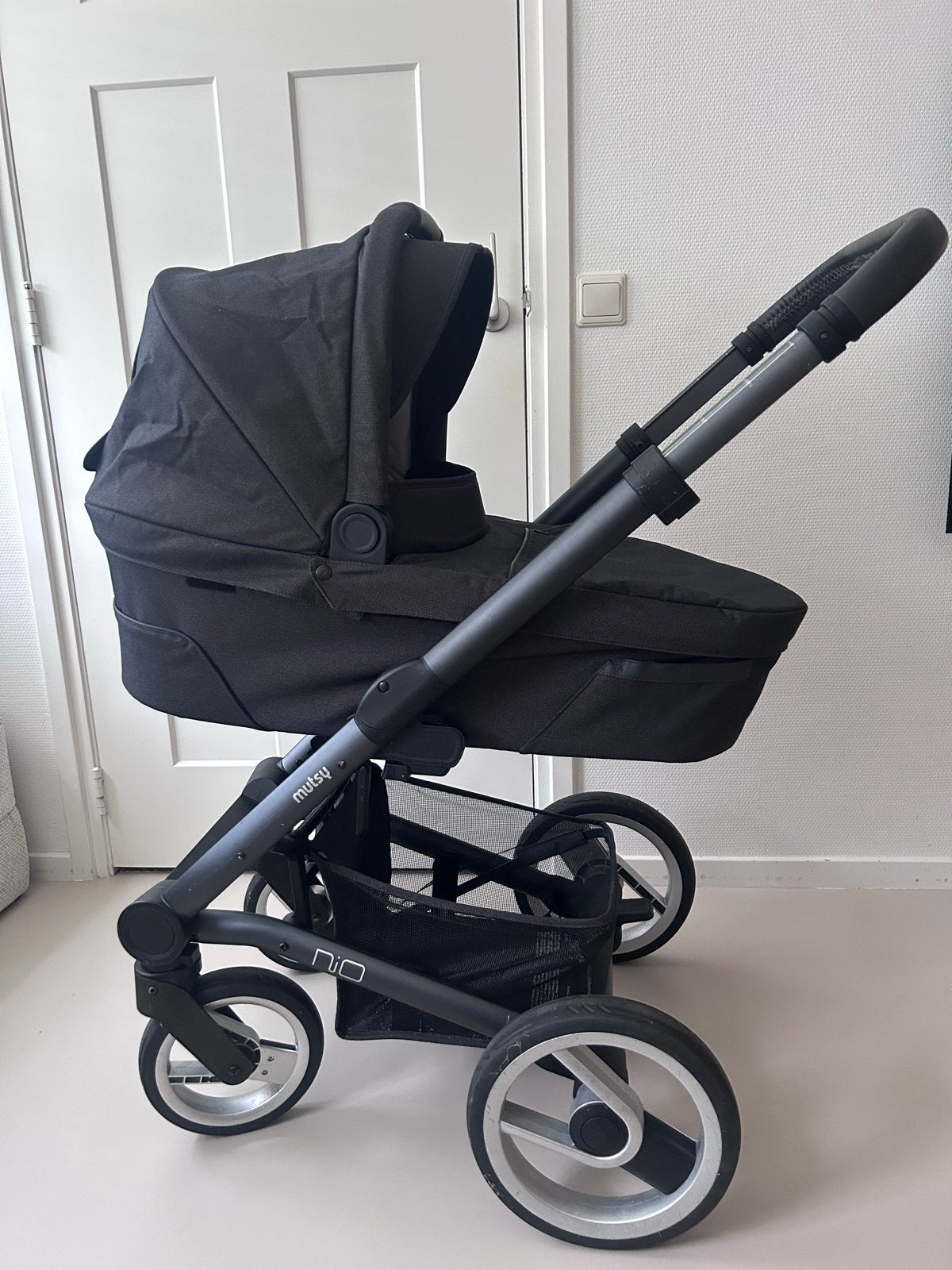 Mutsy Nio kinderwagen set met reiswieg en zitje, Ophalen, Gebruikt, Combiwagen, Met reiswieg