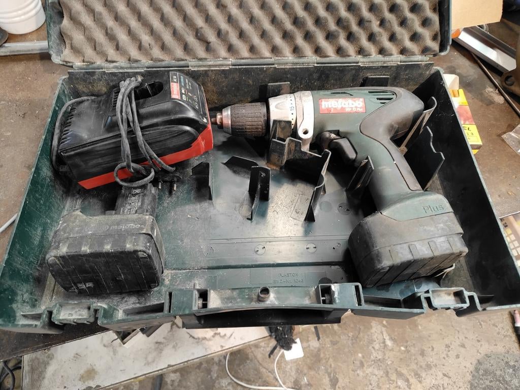 Metabo BSZ 12 Impuls Accuboormachine met lader en koffer, Gebruikt, Variabele snelheid, Ophalen of Verzenden, Boor- en Schroefmachine