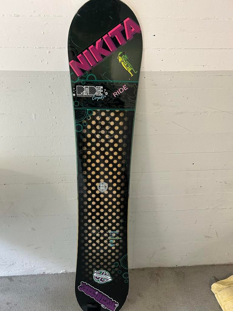 Snowboard - Dames Freeride/Freestyle, Sport en Fitness, Snowboarden, Ophalen of Verzenden, Gebruikt, Board