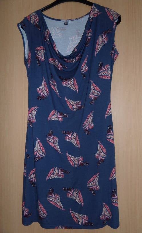 Blauwe bedrukte jurk met watervalhals maat M, Maat 38/40 (M), Blauw, Ophalen of Verzenden, Zo goed als nieuw