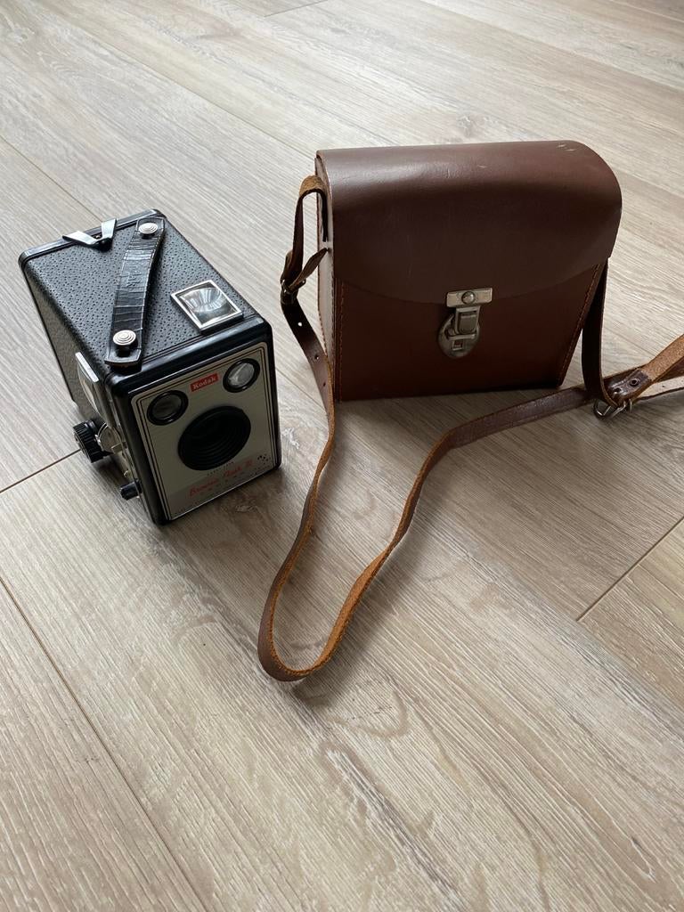 Vintage Kodak Brownie Flash III Camera met Tas, Audio, Tv en Foto, Fotocamera's Analoog, Ophalen of Verzenden, Zo goed als nieuw