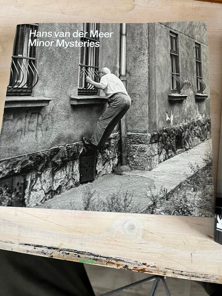 Hans van der Meer - Minor Mysteries, Ophalen of Verzenden, Zo goed als nieuw, Fotografie algemeen