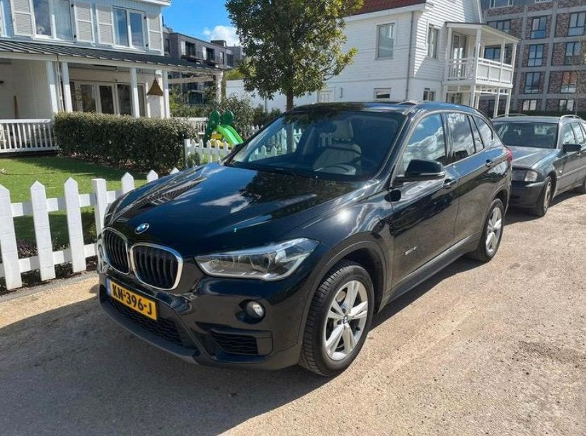 BMW X1 | Automaat | 2e eigenaar | Leder | Onderhoudshistorie, Auto's, Dealer onderhouden, 136 pk, Beige, Zwart