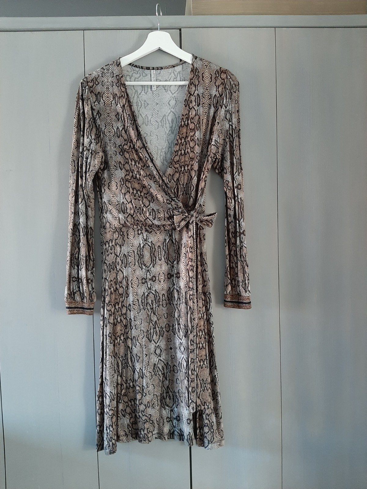 Mooie jurk Summum women maat S., Summum Woman, Overige kleuren, Ophalen of Verzenden, Knielengte