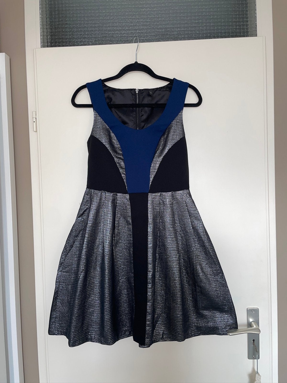 YAS fashion statement shine metallic jurk dress mt 38, Maat 38/40 (M), Zwart, Ophalen of Verzenden, Zo goed als nieuw