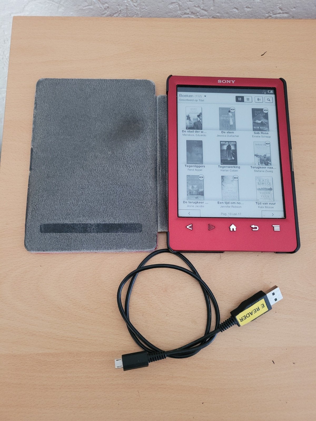 Sony Reader PRS-T2 E-reader Rood met hoes en kabel, Gebruikt, 6 inch of minder, 1-7-1 Konan Minato-ku, Tokyo 108-0075, Japan, Ophalen of Verzenden