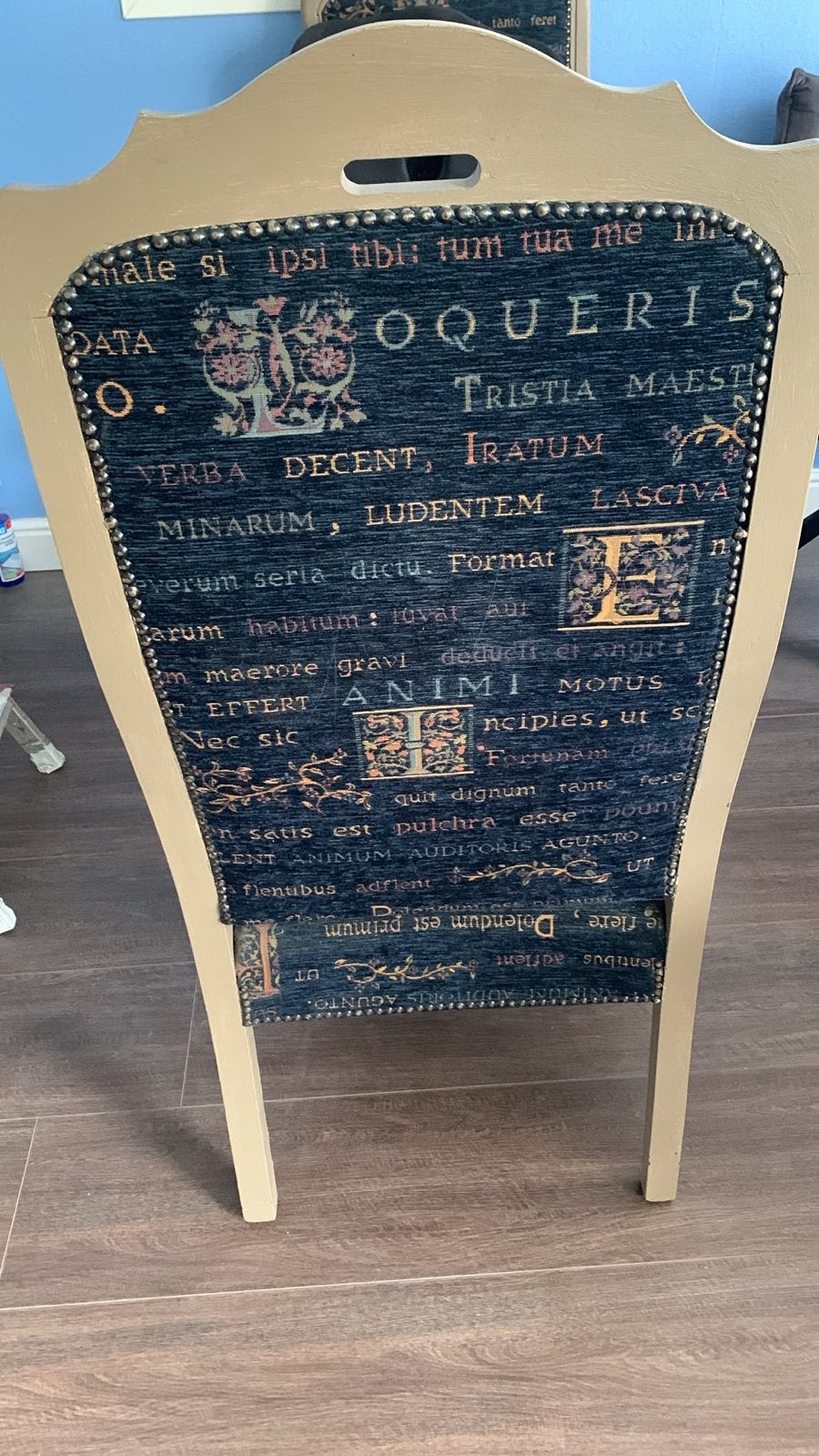 Unieke fauteuil met Latijnse tekstprint, Antiek en Kunst, Ophalen