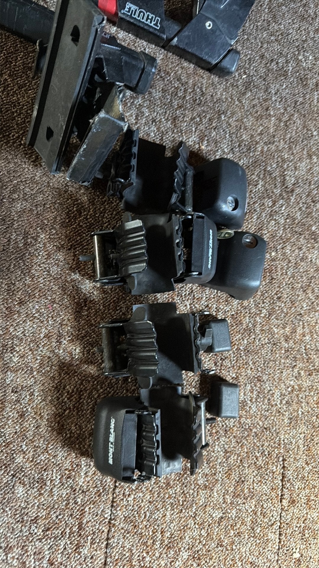 Originele Thule dakdragers – 2 stangen + 4 voeten met sloten, Ophalen