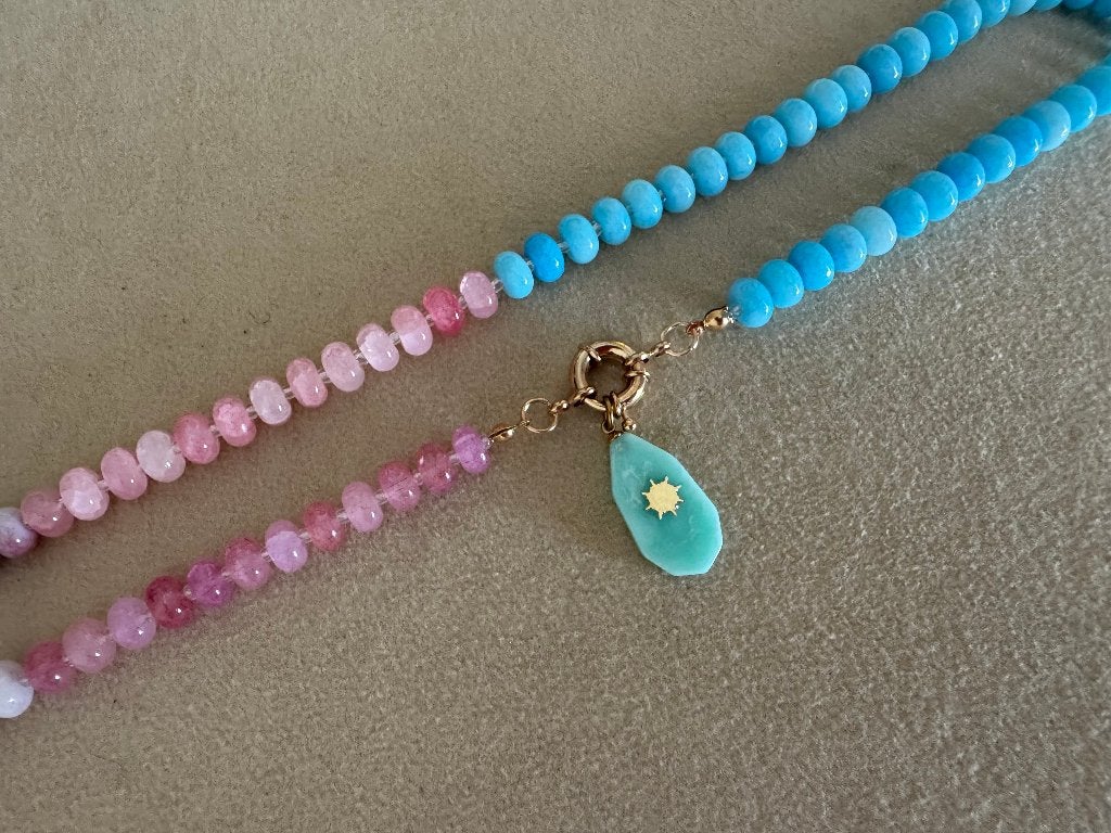 Turquoise met roze kralen ketting en karabijn slot ibiza, Overige kleuren, Nieuw, Ophalen of Verzenden, Overige materialen
