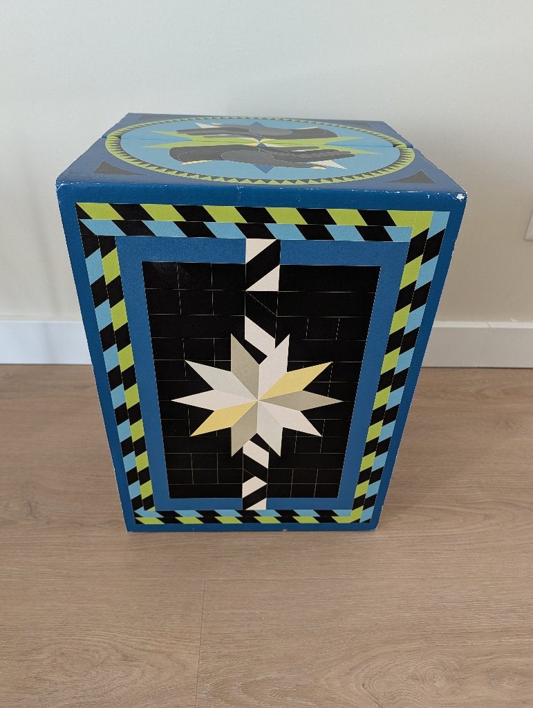 Kartonnen Kruk - Bijzettafel met Print - ecologisch design, Huis en Inrichting, Krukjes, Ophalen of Verzenden, Gebruikt, Overige materialen