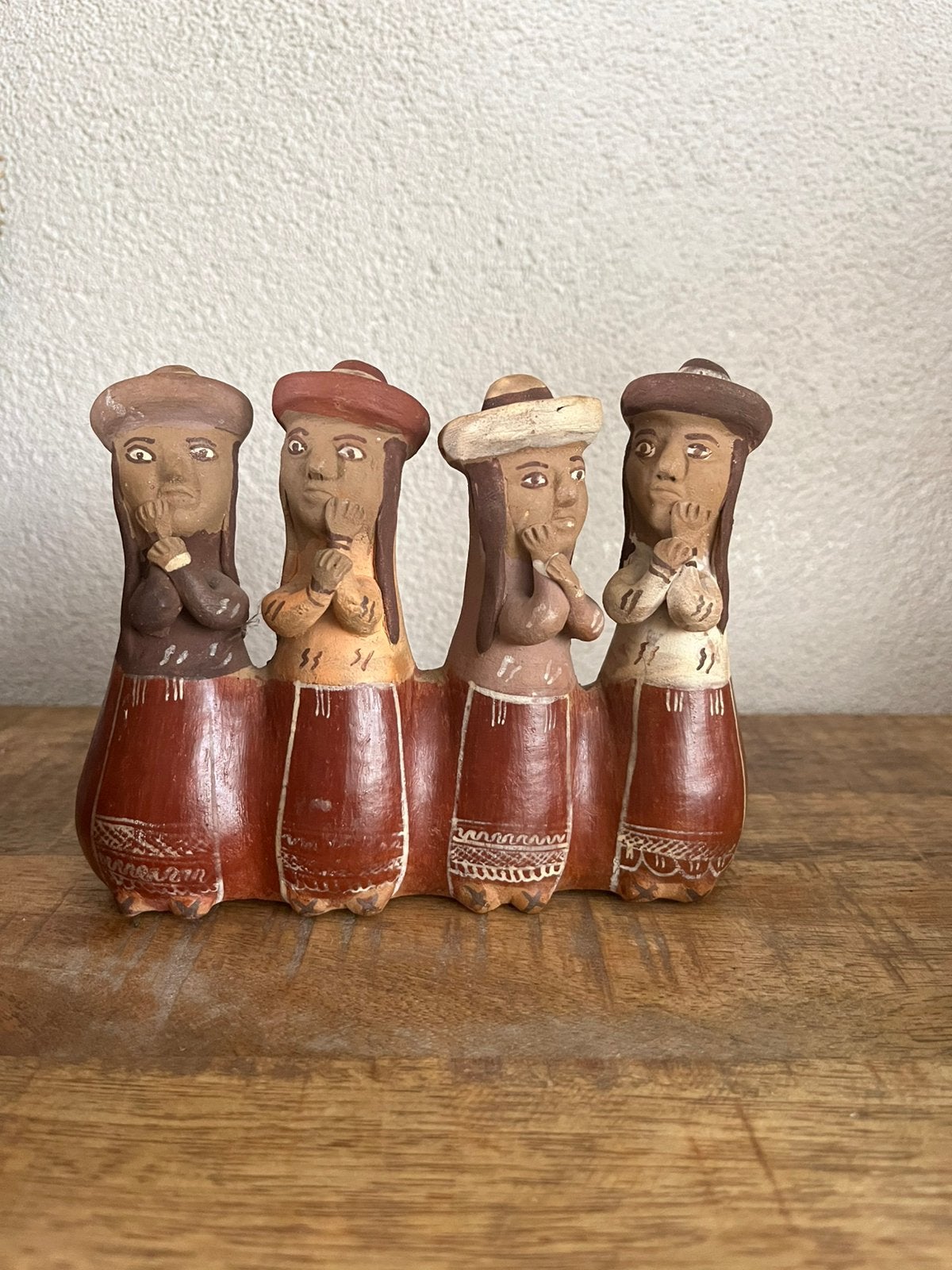 Vintage terracotta Peruaans beeldje - De Roddelende Vrouwen), Verzamelen, Beelden en Beeldjes, Ophalen of Verzenden, Mens