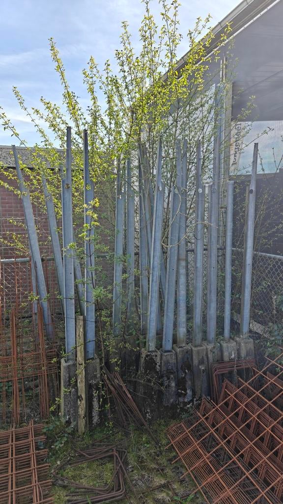 Afrasteringspalen hekwerk met betonvoet 17 stuks, Tuin en Terras, Tuinhekken en Hekwerk, Ophalen, Gebruikt, IJzer