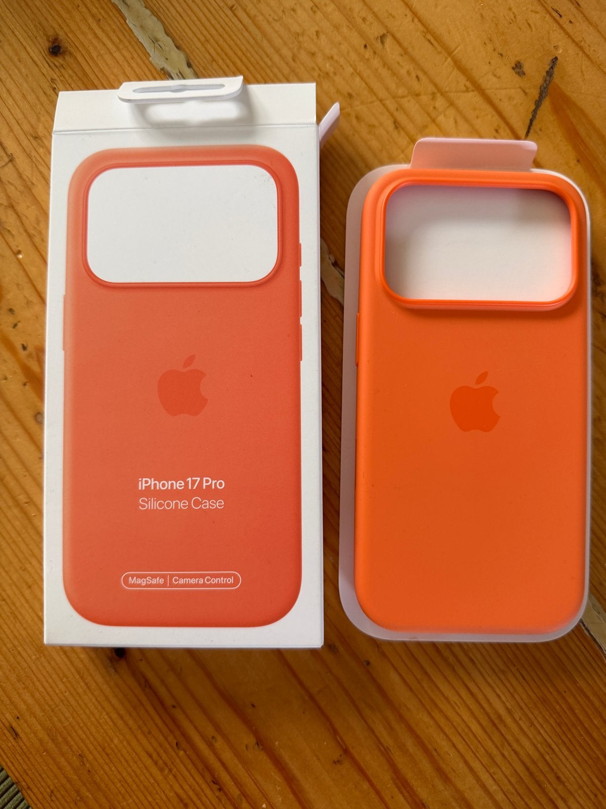 Apple Silicone case / hoes voor iPhone 17 Pro - Oranje, Telecommunicatie, Mobiele telefoons | Hoesjes en Frontjes | Apple iPhone