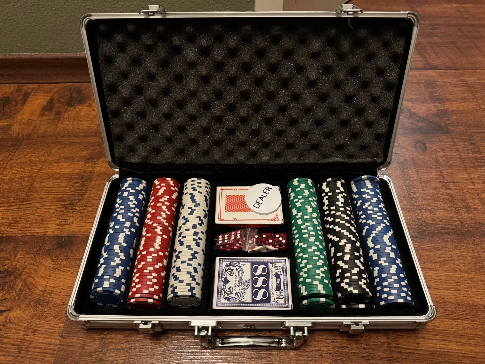 Pokerset in aluminium koffer – compleet en netjes, Hobby en Vrije tijd, Gezelschapsspellen | Kaartspellen, Ophalen of Verzenden