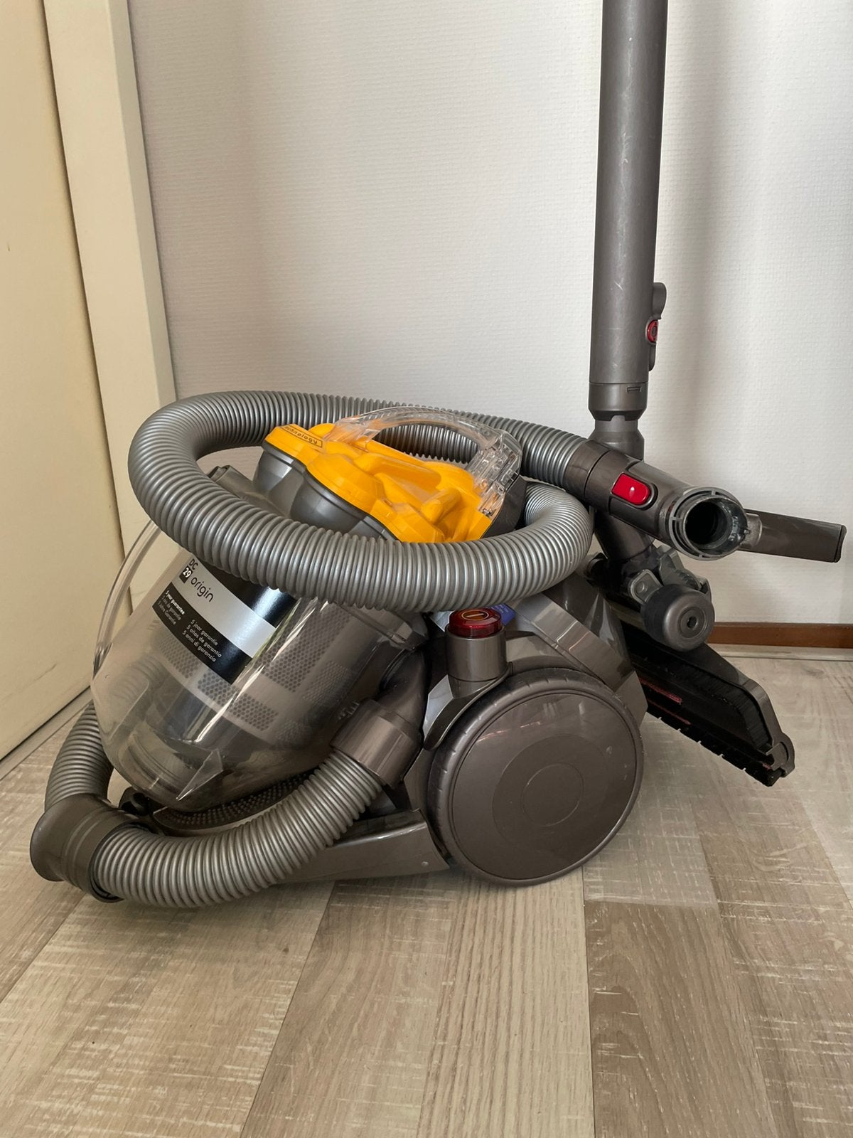 Dyson stofzuiger 1400 watt, Ophalen, Zo goed als nieuw, 1200 tot 1600 watt