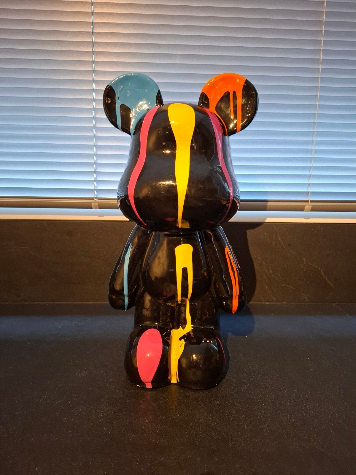 Beeld Bearbrick stijl met verfspatten, Antiek en Kunst, Ophalen, Overige onderwerpen, Kunststof, 20 - 50 cm