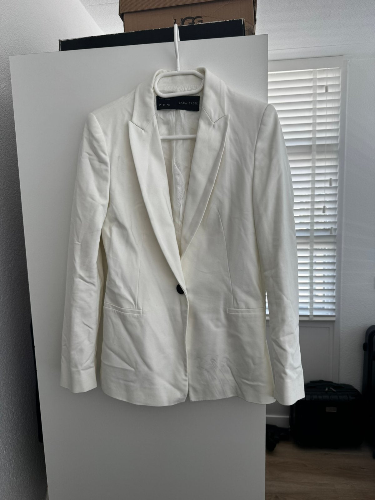 Witte blazer met zwarte knopen - Zara - maat M, Kleding | Dames, Ophalen of Verzenden, Zo goed als nieuw, Wit