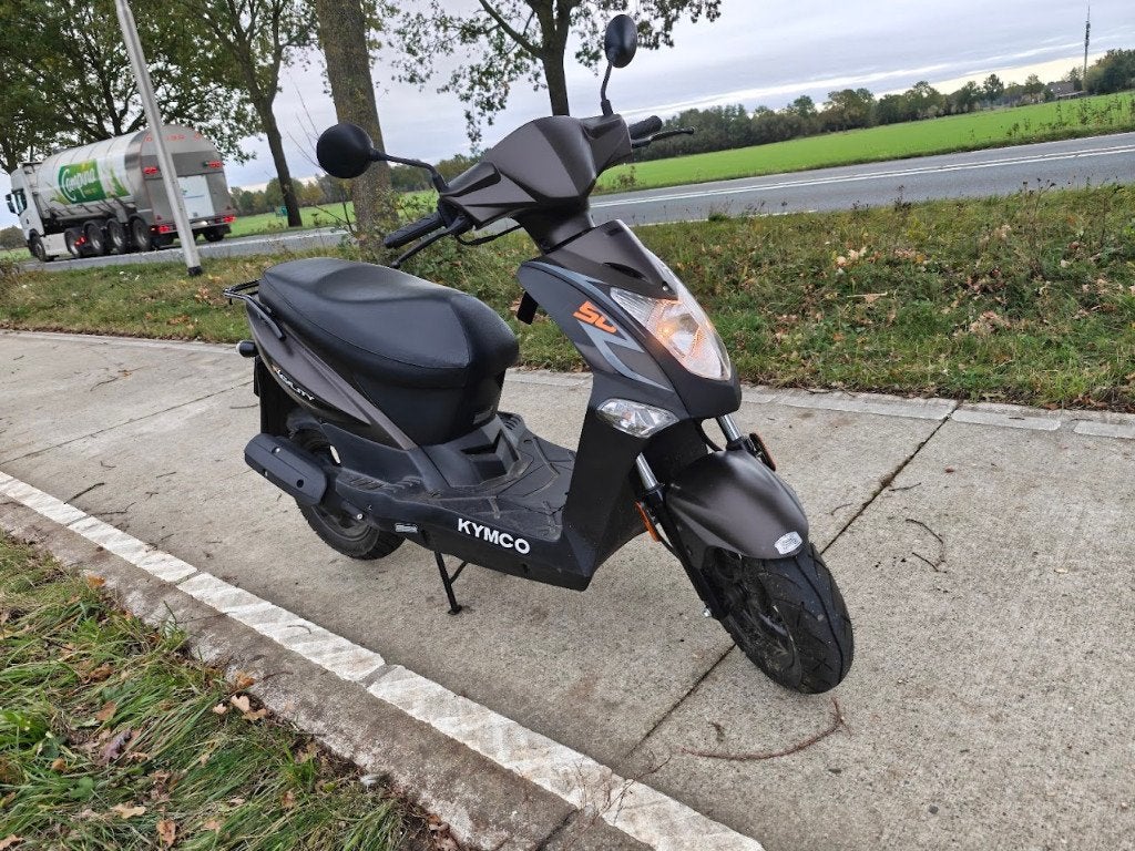 Kymco Agility 50 uit 2019 - Maar 913km Gereden - Nieuwstaat, Fietsen en Brommers, Ophalen, Maximaal 45 km/u, 49 cc, Zo goed als nieuw