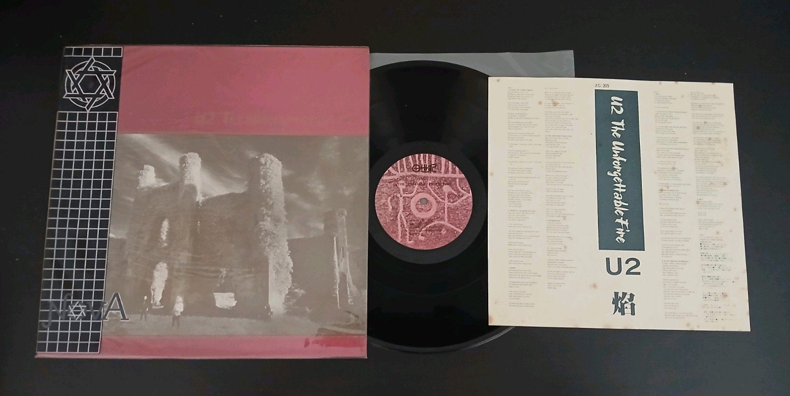 U2 LP THE UNFORGETTABLE FIRE TAIWAN NOVA PRESSING, Ophalen of Verzenden, Zo goed als nieuw, 12 inch, Poprock