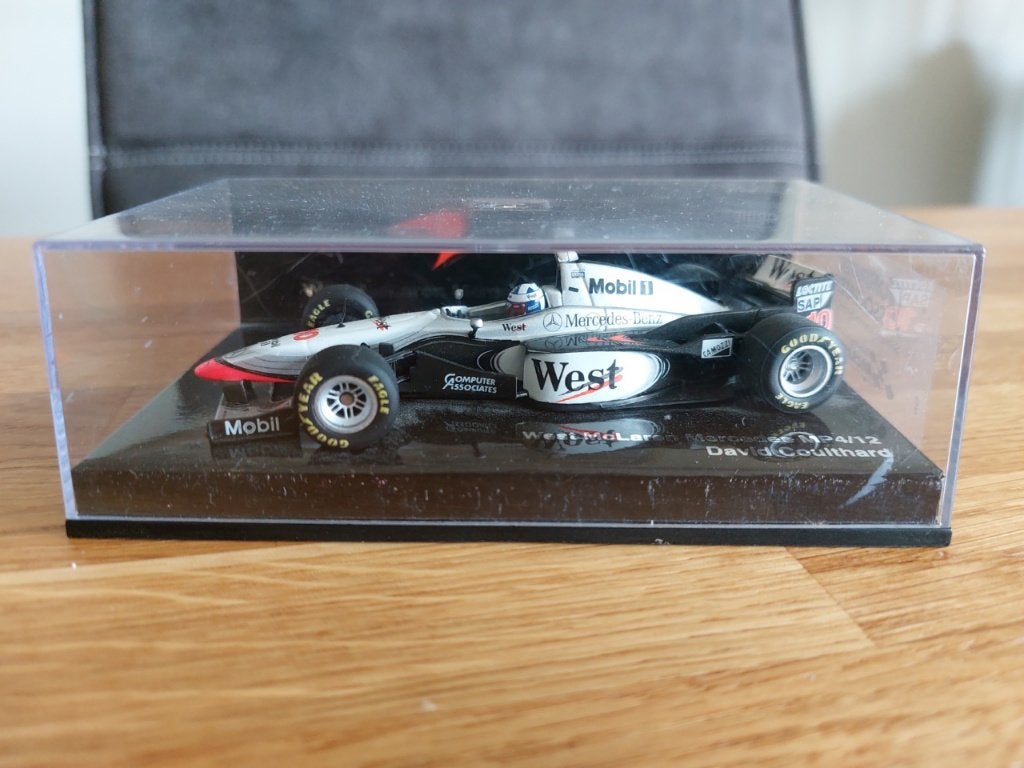 West McLaren Mercedes MP4/12 F1 1997 Coulthard MiniChamps, Ophalen of Verzenden, Zo goed als nieuw, Auto, MiniChamps