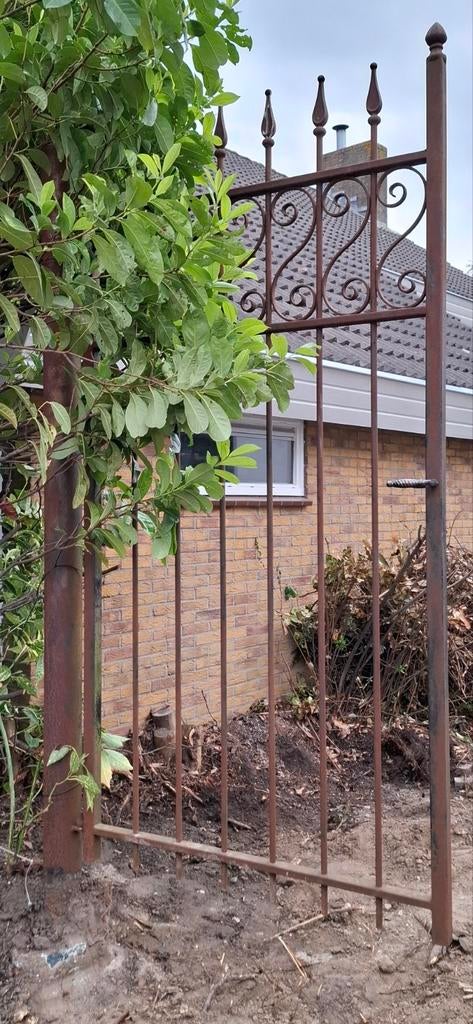 Metalen poort. handgemaakt, Ophalen, IJzer, Sierhekwerk