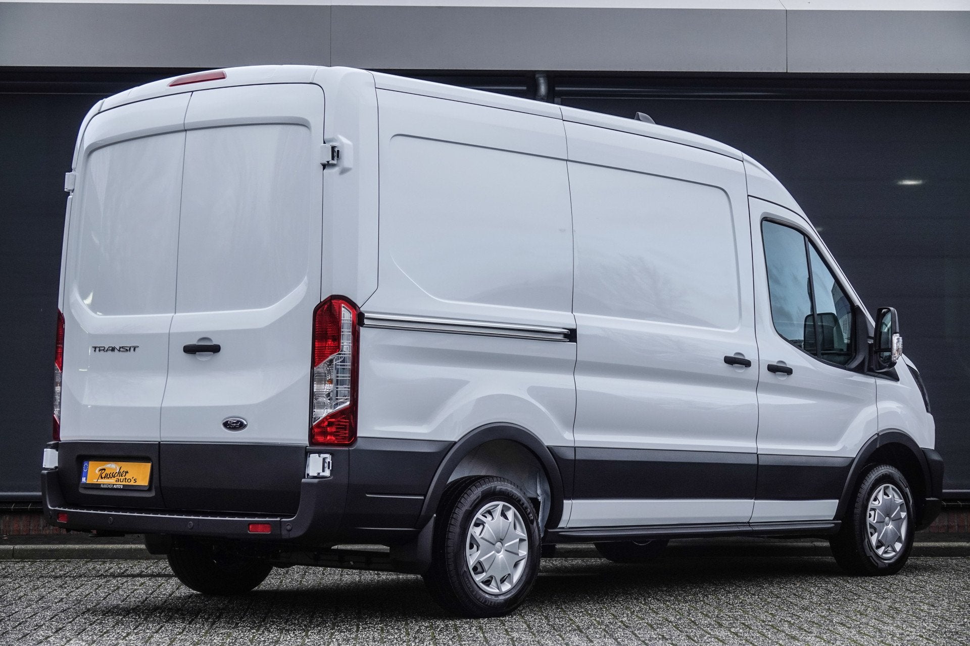Ford Transit L2H2 2.0Tdci 130Pk | Trend | Frozen White, Auto's, Bestelauto's, Voorwielaandrijving, Stof, Zwart, 4 cilinders
